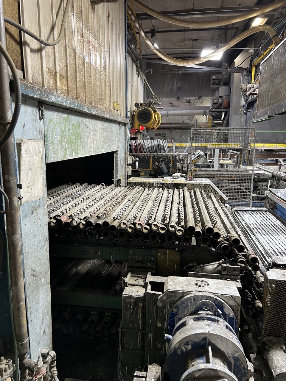 Cedar shingle conveyor machine